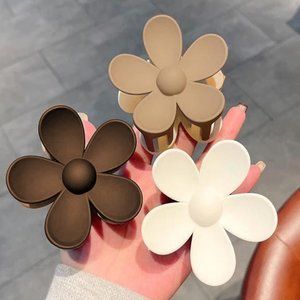 COPY - Trend Coffee Daisy Flower Clip Clasp